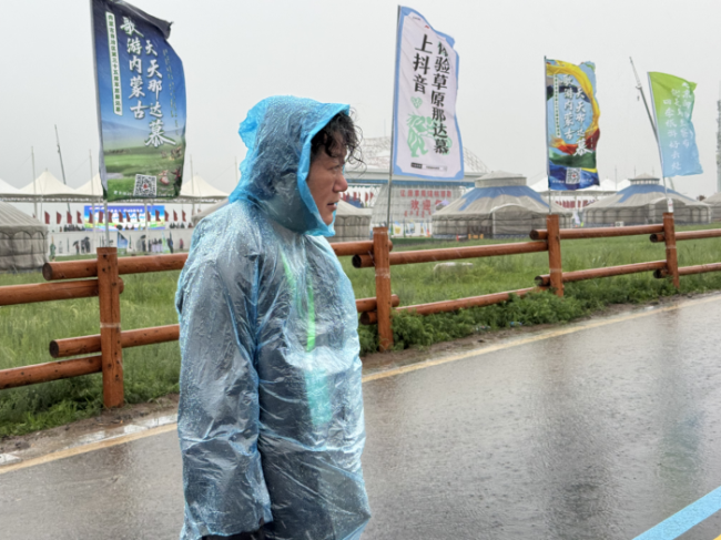 “走遍中国”写生行径:风雨无阻,共赴那达慕嘉会之约