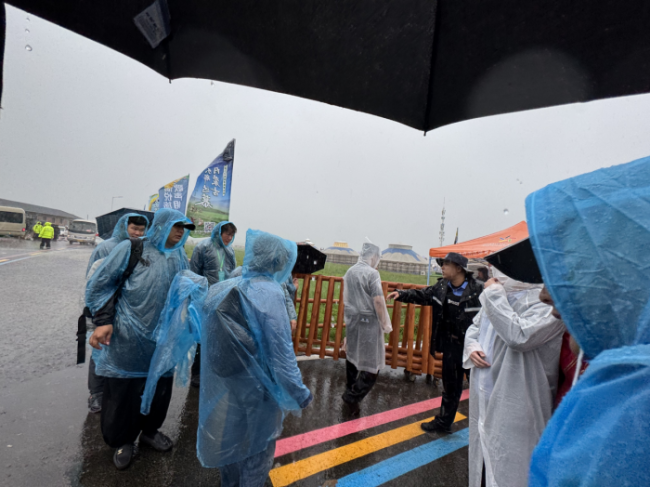 “走遍中国”写生行径:风雨无阻,共赴那达慕嘉会之约