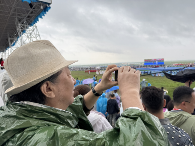 “走遍中国”写生行径:风雨无阻,共赴那达慕嘉会之约